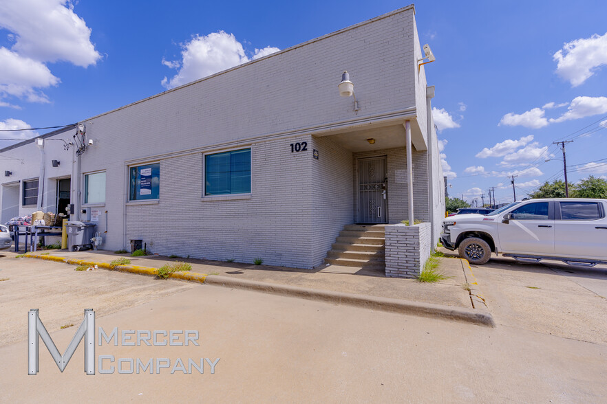 Primary Photo Of 102 Express St, Dallas Industrial For Lease