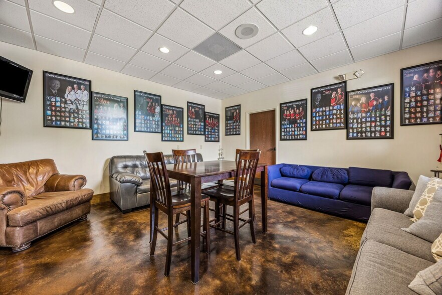 More Photos Of 96549 Parliament Dr, Fernandina Beach Storefront Retail Office For Sale