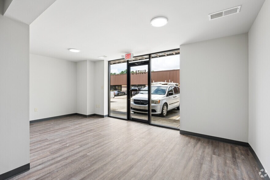 More Photos Of 105 Enterprise Dr, Cumming Unknown For Lease