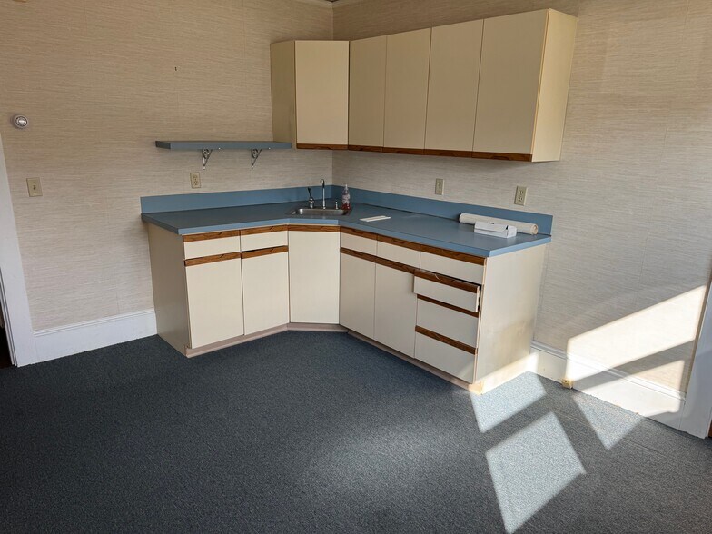 More Photos Of 1567 Centerville Rd, Warwick Office For Sale