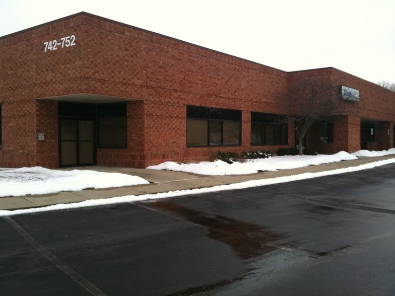 More Photos Of 742-762 Brooksedge Plaza Dr, Westerville Flex For Lease