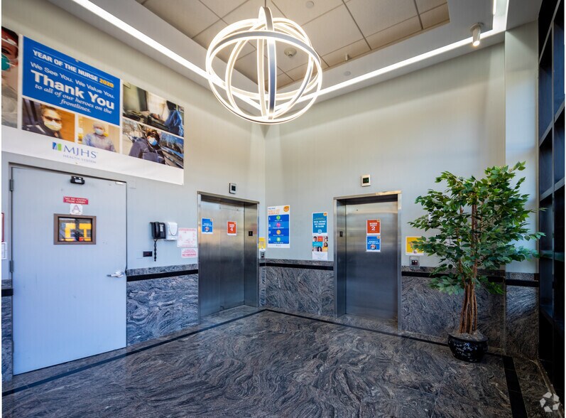 More Photos Of 6323 7th Ave, Brooklyn Office For Lease