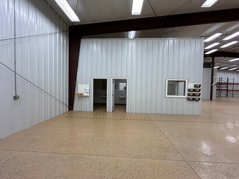 More Photos Of 601 4th St, De Smet Warehouse For Sale