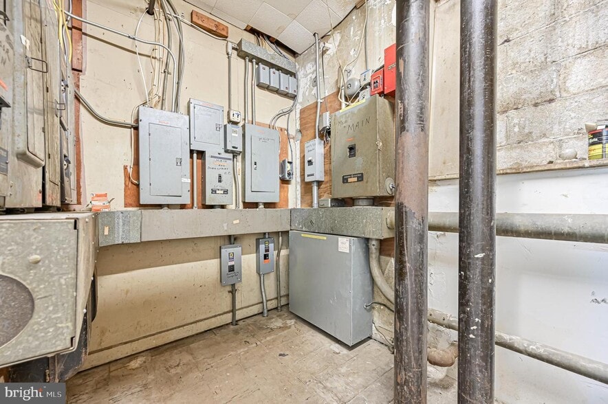 More Photos Of 13 N East Blvd, Vineland Flex For Lease