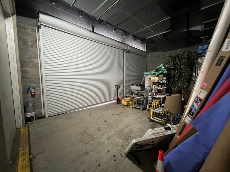 More Photos Of 922 Dragon St, Dallas Distribution For Sale