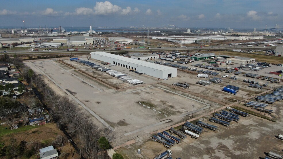 More Photos Of 11100 Highway 225, La Porte Land For Lease