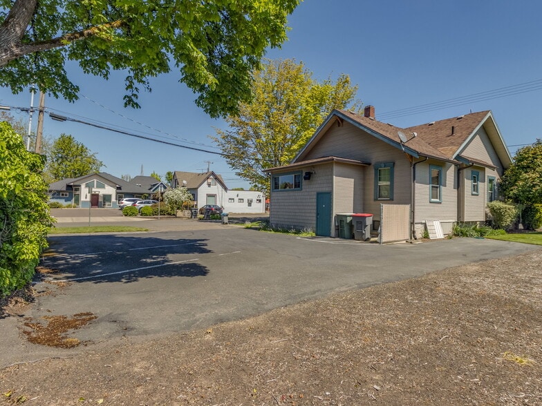 More Photos Of 737 NW Adams St, McMinnville Office For Sale