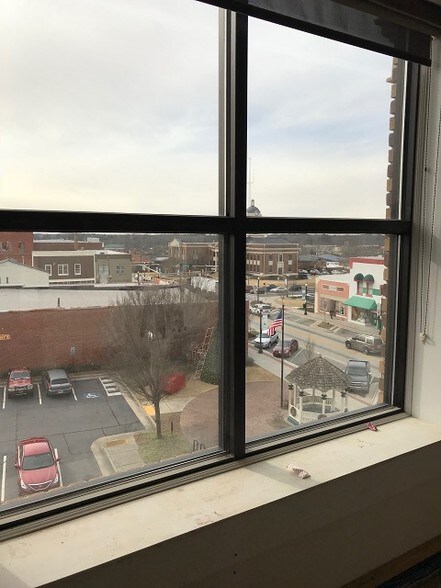 More Photos Of 71 N Broad St, Winder Office Residential For Lease