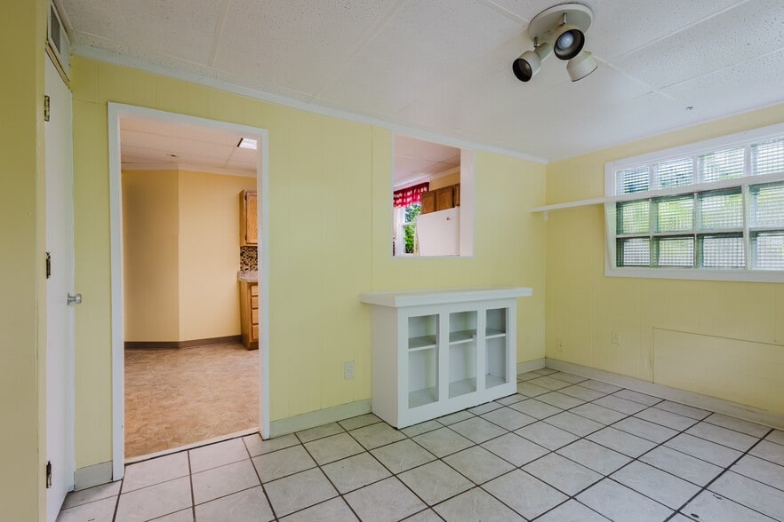 More Photos Of , Lexington Specialty For Sale