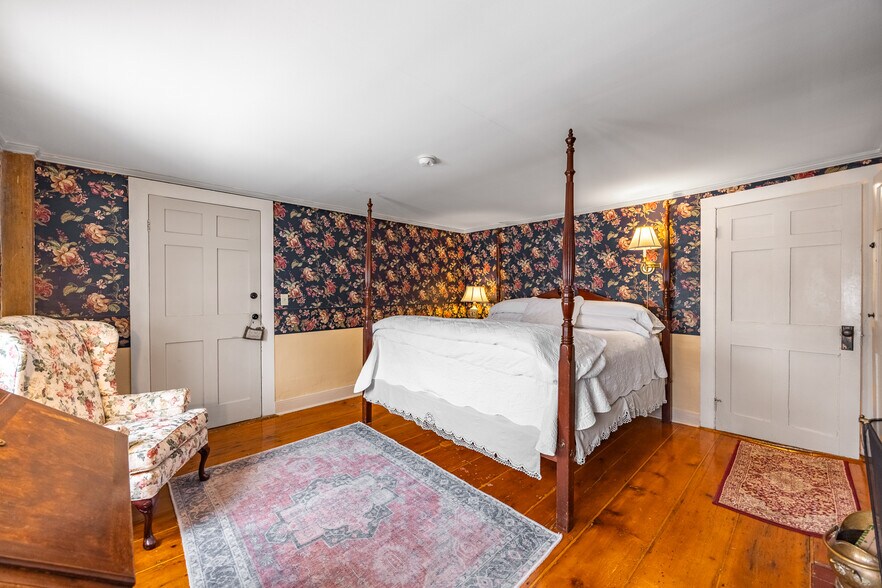 More Photos Of 40 Union St, Blue Hill Hospitality For Sale