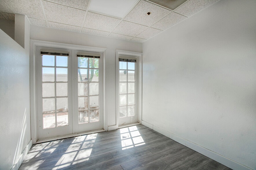 More Photos Of 8160 E Butherus Dr, Scottsdale Office For Sale