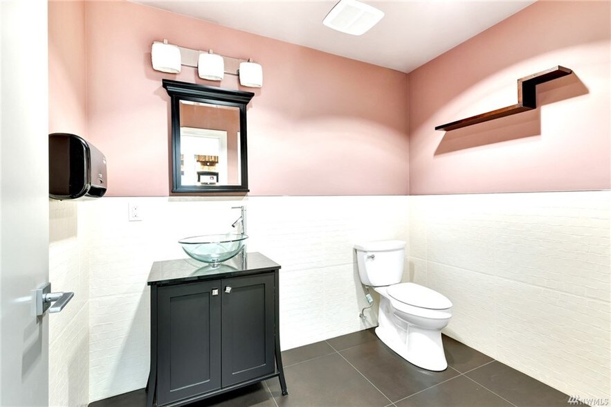 More Photos Of 4014-4020 Aurora Ave N, Seattle Apartments For Sale