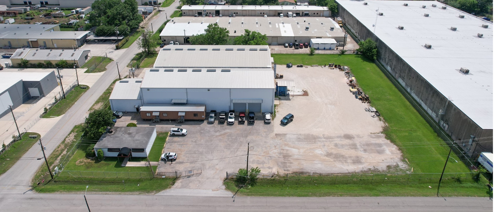 More Photos Of 11505 Todd St, Houston Manufacturing For Lease