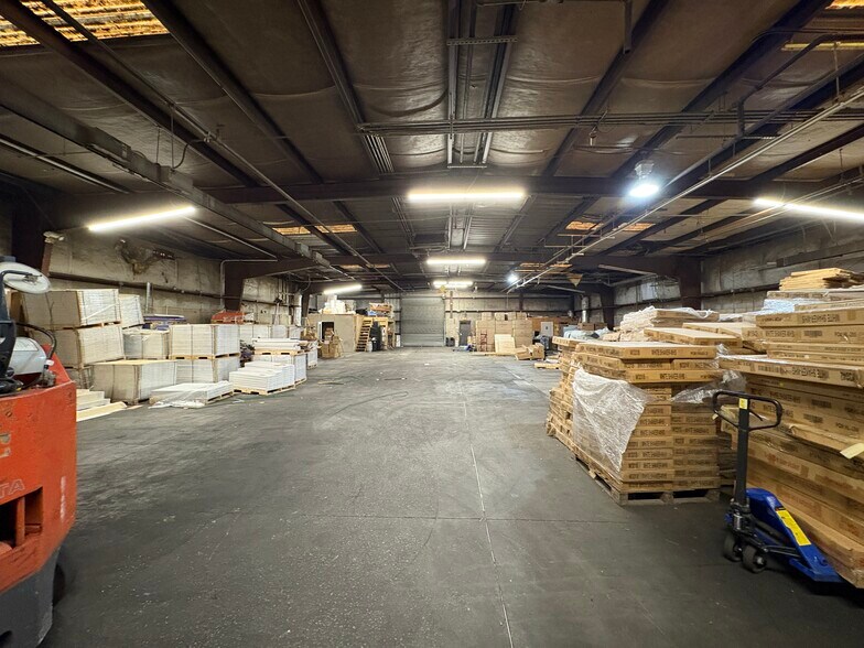 More Photos Of 3209 Industry Dr, Charleston Warehouse For Lease