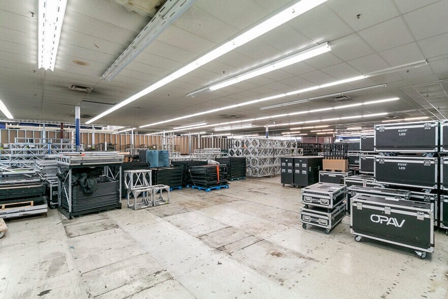 More Photos Of 7750 S Orange Blossom Trl, Orlando Storefront For Sale