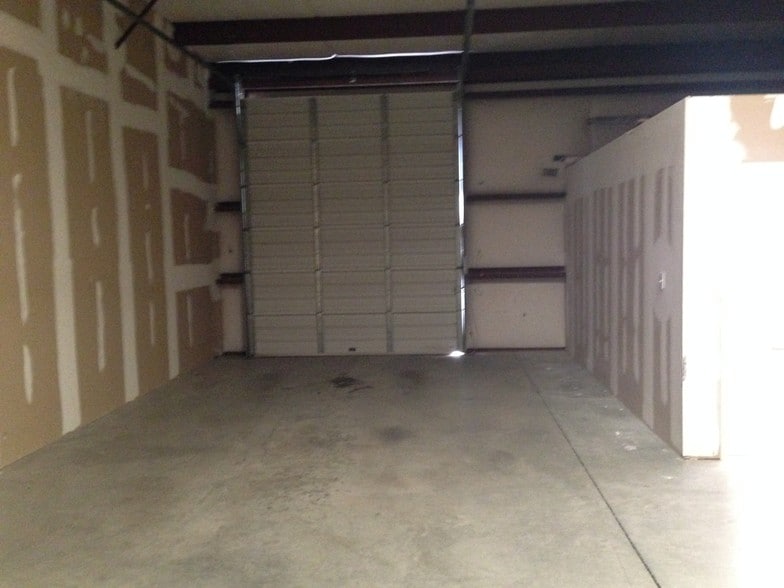 More Photos Of 1025 Nine North Dr, Alpharetta Warehouse For Lease