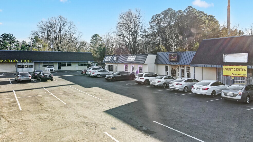 More Photos Of 2801-2825 W Sugar Creek Rd, Charlotte Unknown For Lease