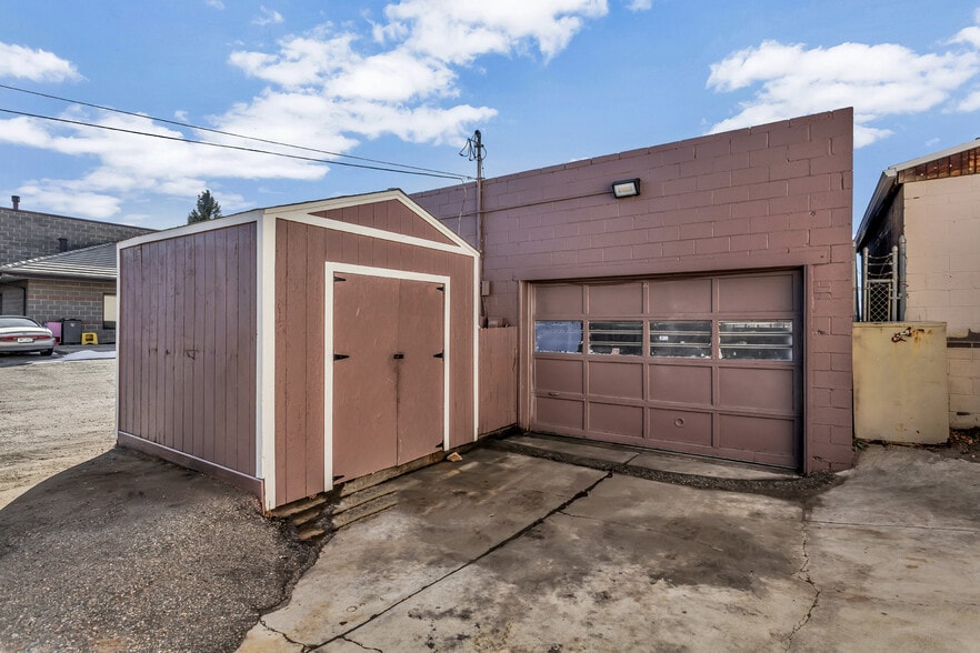 More Photos Of 770 Dayton St, Aurora Flex For Lease