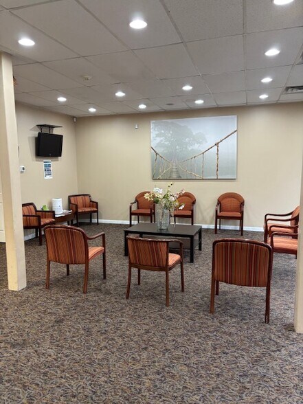 More Photos Of 262 Grand Ave, New Haven Storefront Retail Office For Lease