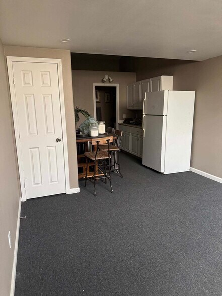More Photos Of 24769 5th St, San Bernardino Office For Sale