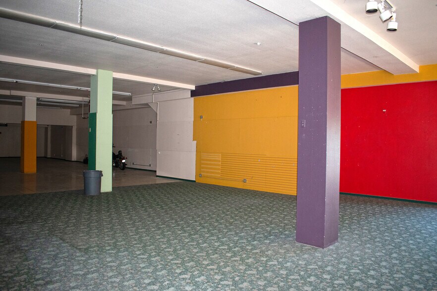 More Photos Of 124-148 S Cloverdale Blvd, Cloverdale Freestanding For Sale