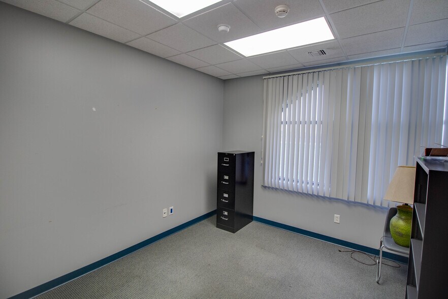 More Photos Of 18400 Shipman Rd, Carlinville Schools For Sale