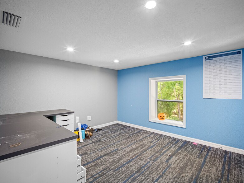 More Photos Of 16299 Cortez Blvd, Brooksville Service For Sale