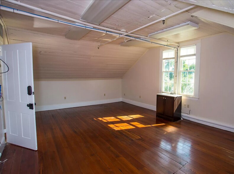 More Photos Of 245 Intendencia St, Pensacola Office Residential For Sale