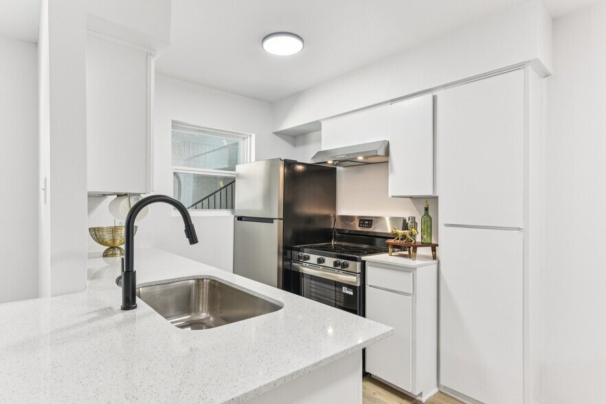 More Photos Of 4210 Red River St, Austin Apartments For Sale