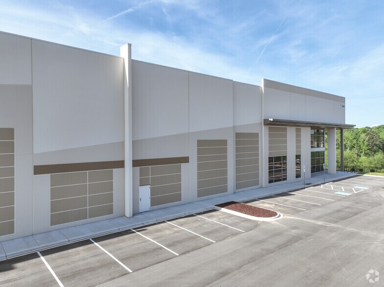 Primary Photo Of 12910 Hambright Rd, Huntersville Warehouse For Lease