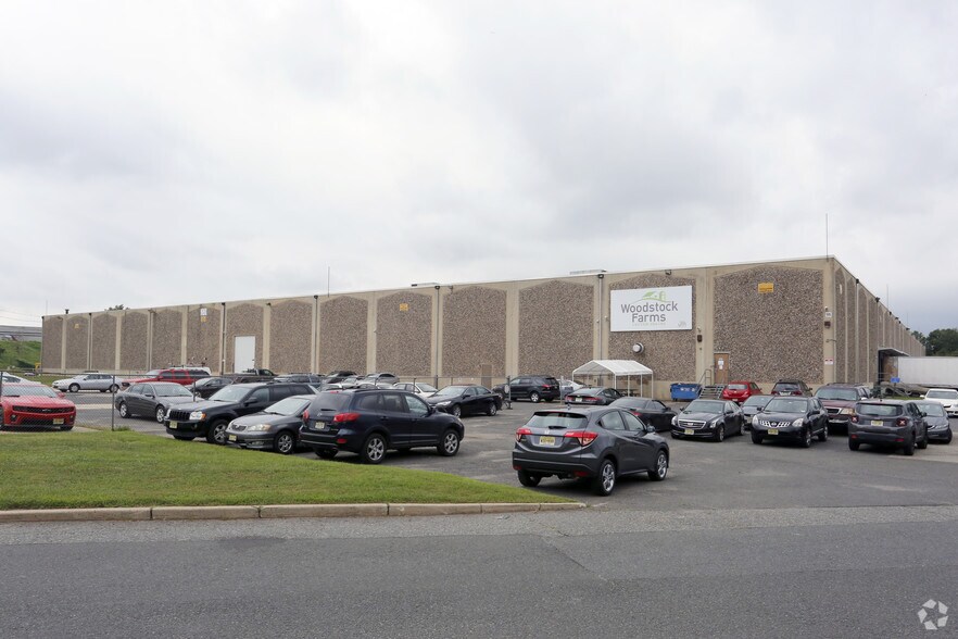More Photos Of 96-100 Executive Ave, Edison Warehouse For Lease