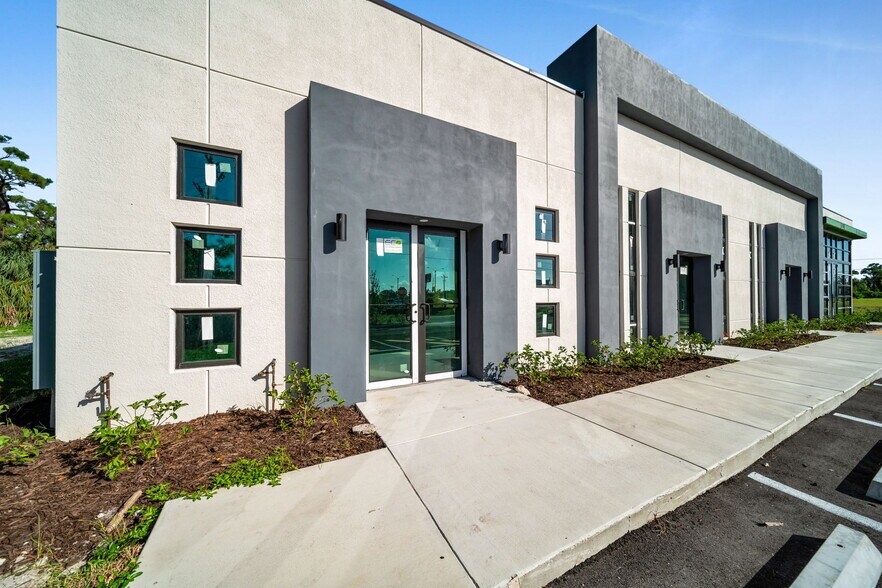 More Photos Of 1043 Ceitus Ter, Cape Coral Industrial For Lease