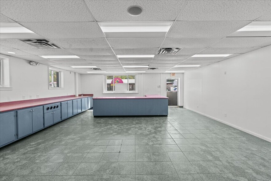 More Photos Of 171-173 Shaker Rd, East Longmeadow General Retail For Sale