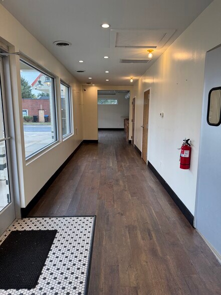 More Photos Of 1600 Princess Anne St, Fredericksburg Storefront Retail Office For Sale