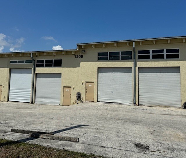 More Photos Of 1310 S Killian Dr, West Palm Beach Warehouse For Sale