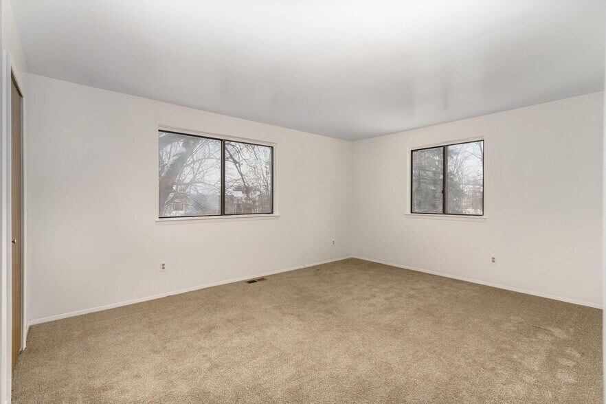 More Photos Of 223 Summit Rdg, White Lake Apartments For Sale
