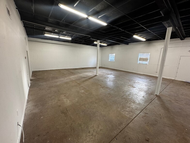More Photos Of 400-404 Dixie Ln, North Little Rock Warehouse For Sale