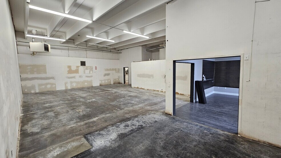 More Photos Of 5200-5280 Broadway, Denver Warehouse For Lease