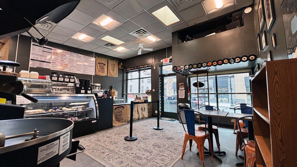 More Photos Of 17 S 9th St, Allentown Storefront For Sale