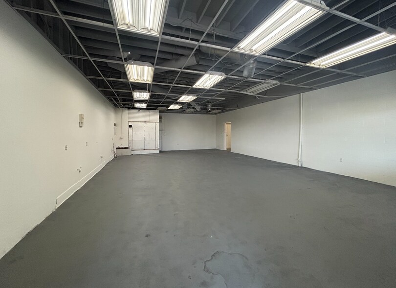 More Photos Of 1700 N Tustin St, Orange Unknown For Lease