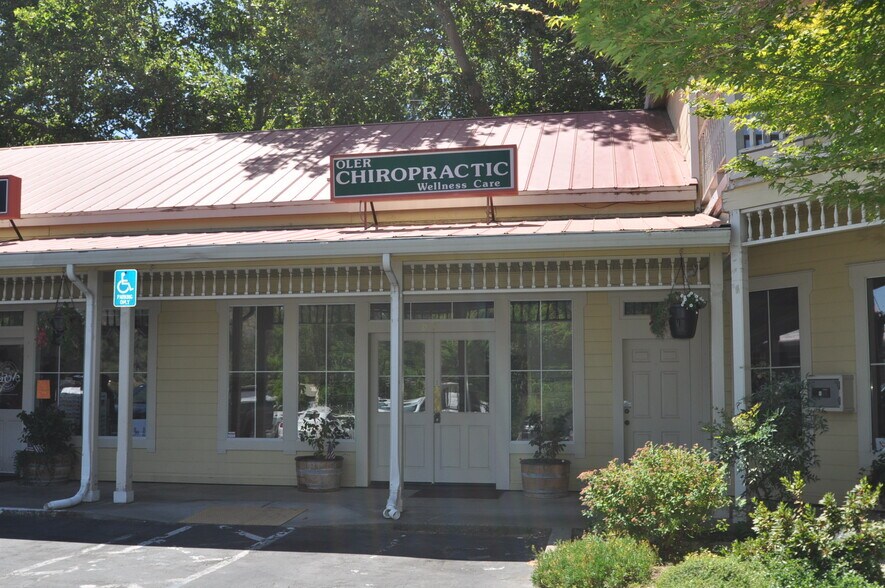 More Photos Of 18687 Main St, Groveland Storefront For Lease