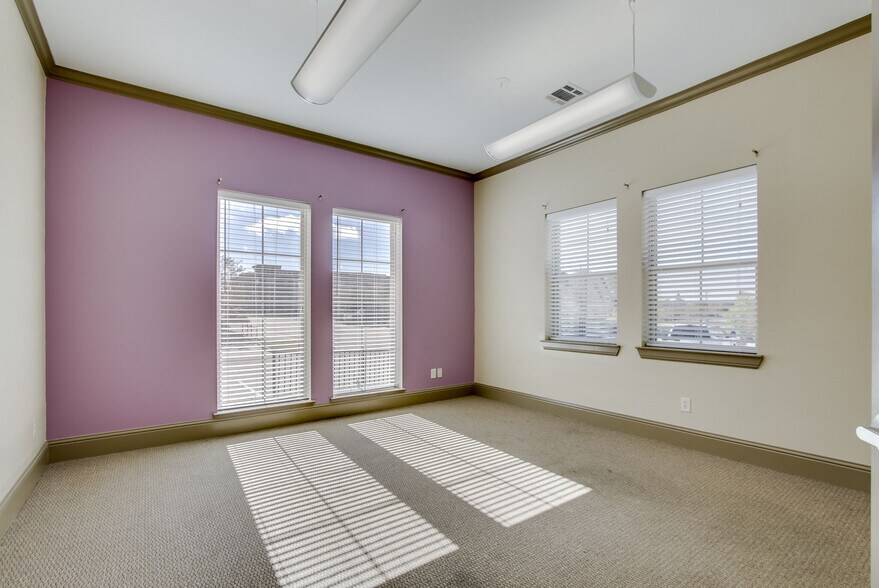 More Photos Of 8621 Mid Cities Blvd, North Richland Hills Office For Lease