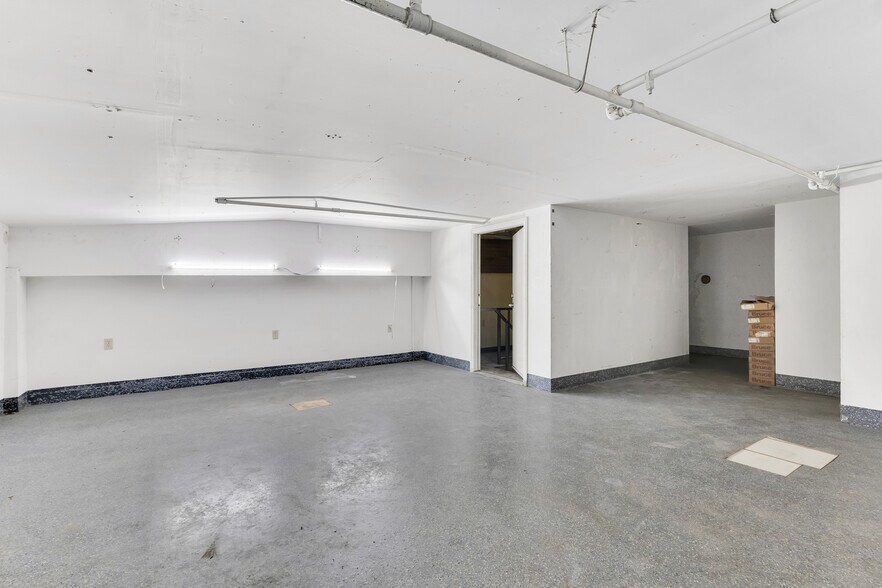 More Photos Of 8010 Wheatland Ave, Sun Valley Manufacturing For Sale