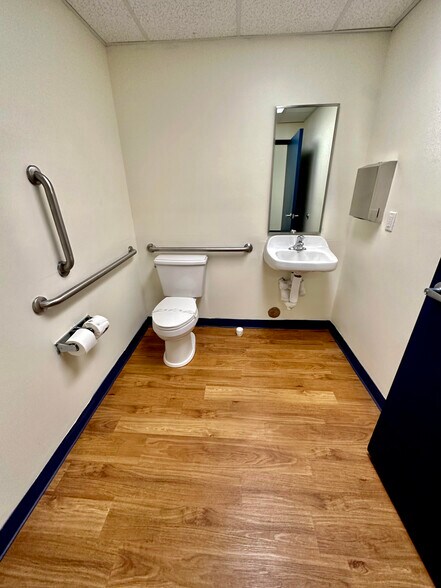 More Photos Of 1125 E Michigan Ave, Battle Creek Storefront Retail Office For Lease
