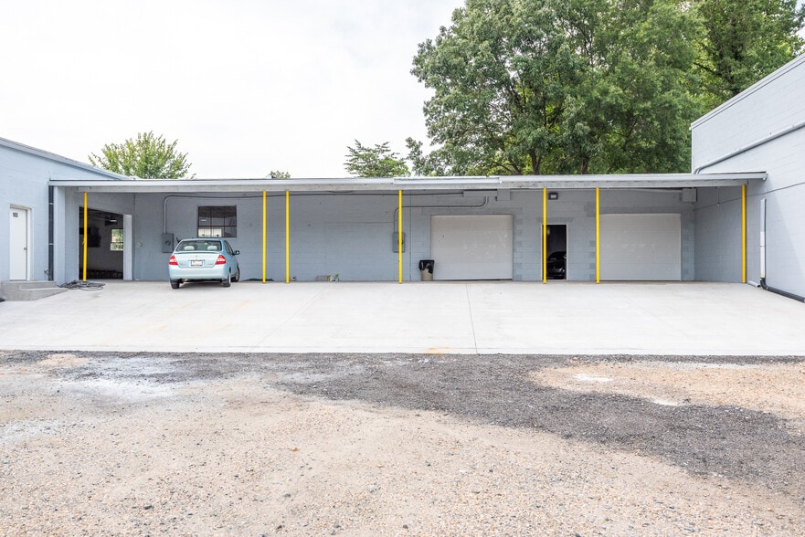 Primary Photo Of 204 Thompson Ave, Fredericksburg Warehouse For Lease
