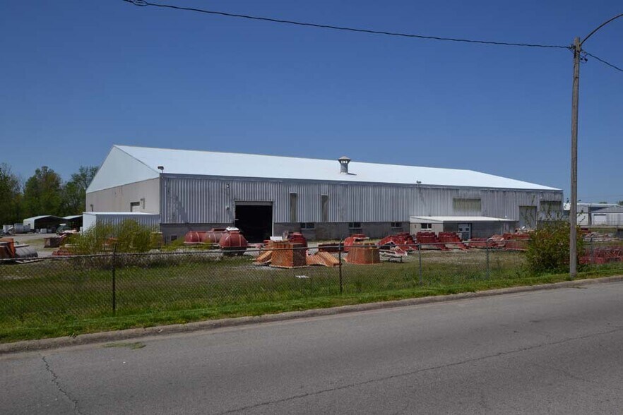 More Photos Of 450 E Illinois Ave, Benton Industrial For Sale