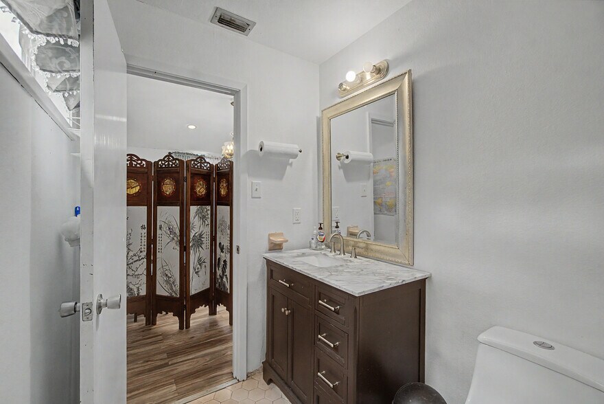 More Photos Of 71 Midtown Park W, Mobile Medical For Sale