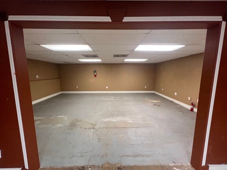 More Photos Of 766 Deltona Blvd, Deltona Flex For Sale