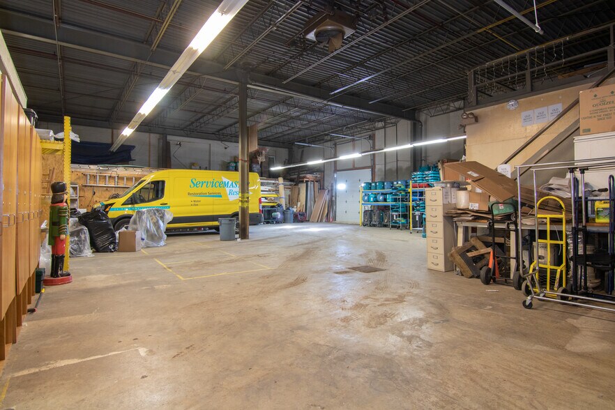 More Photos Of 299 Welton St, Hamden Warehouse For Lease