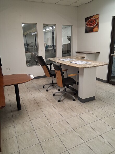 More Photos Of 800 S Morrison Ave, Collinsville Warehouse For Sale